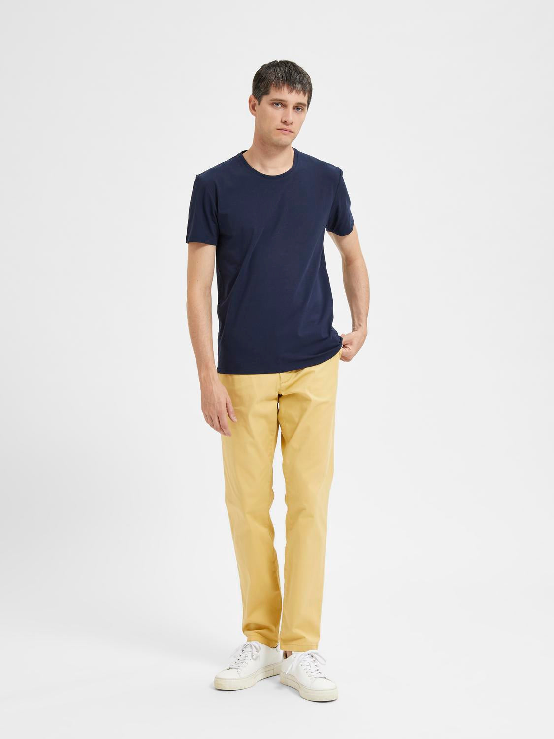 model_shot-front_full